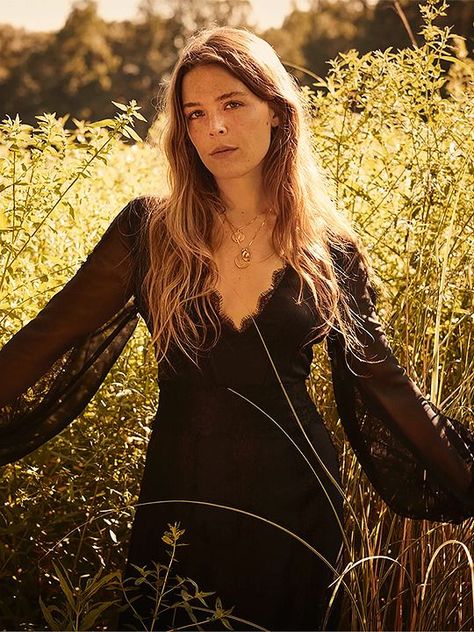 Maggie Rodgers, Maggie Rogers, Music Photoshoot, Witch Fashion, Rose Photos, In The Mood, Fashion Help, The Mood, Aesthetic Fashion