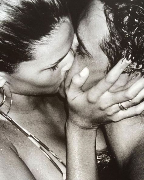 WORLDWIDE KISSES ARCHIVE on Instagram: “#romanticism #deepkiss #wet #wetlook #bwphotography #loveyourself #loveyou #loveislove #romanticpoems #kissesarchive #worldwidekissesarchive” True Love Aesthetics Couple, Love Aesthetics Couple, Hungry For You, Types Of Kisses, Romantic Poems, Bw Photography, Super Rich Kids, Mario Testino, Island Girl