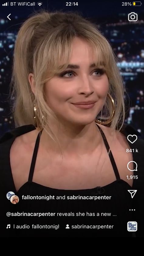 Wispy Fringe And Layers, Medium Hair With Wispy Curtain Bangs, 70s Style Curtain Bangs, Wispy Fringe Bangs Blonde, Wispy Curtain Bangs Updo, Cute Bangs For Medium Hair, Margot Robbie Hair Curtain Bangs, Sabrina Carpenter Wispy Bangs, Sabrina Curtain Bangs