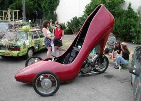 Red High Heel Motorcycle!  ..what a wind catcher Women Drivers, Strange Cars, Girly Car, Shoe Image, Lamborghini Veneno, Weird Cars, Unique Cars, Car Humor, Amazing Cars