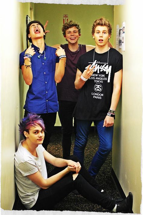 I remember when this picture came out. We always wait for some mildly good quality pictures. Now, we still wait for pictures, yet we don't have to wait as long and the quality is amazing. Yeah, that makes us die from your looks, but I still miss those days when you guys were unedited, uncut, and absolutely reckless. 5sos Punk Edits, Punk Edits, 5sos Preferences, Thomas Hood, Galaxy Hair, Calum Thomas Hood, Ashton Irwin, Five Seconds Of Summer, Michael Clifford