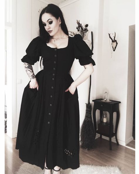 Battle Witch, Goth Cottagecore, Plus Size Gothic, Dark Clothing, Goth Clothes, Making Clothes, Cottagecore Outfits, Fashion Goals, Witchy Fashion