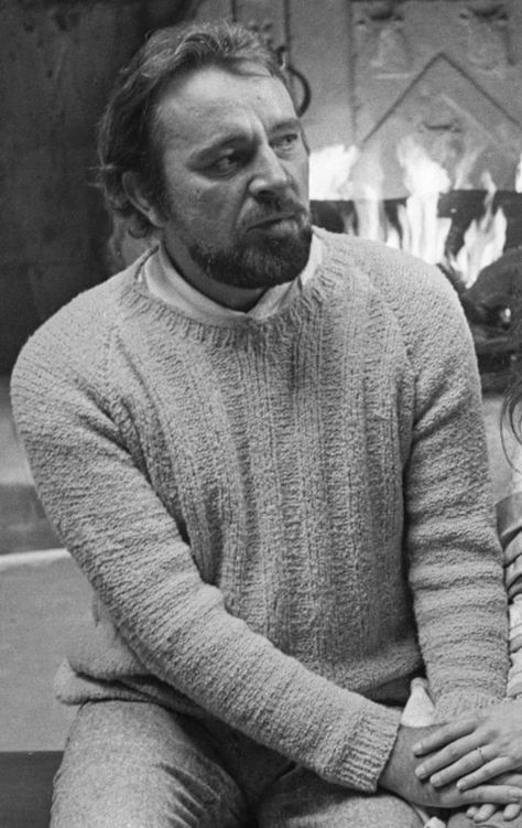 Richard Burton, Liz Taylor, George Vi, Old Hollywood, Wizard, Beautiful People, Men Sweater, Hollywood, Film