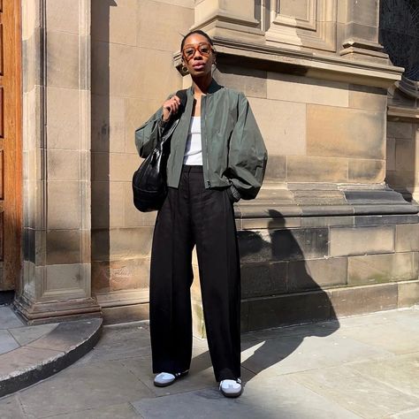 Cos Trousers, Wide Leg Trousers Outfit, Summer Pieces, Black Wide Leg Trousers, Transition Outfits, Minimal Outfit, Jacket Outfit, Looks Street Style, Mode Ootd