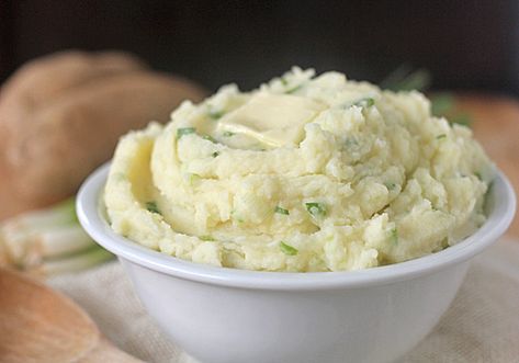 The Galley Gourmet: Irish Champ (or Mashed Potatoes with Scallions) Gf Sides, Iron Chef, Gluten Free Living, Free Living, Potato Dishes, Yummy Foods, Dessert Bars, Thanksgiving Dinner, Dinner Time