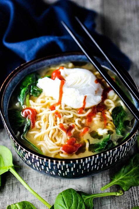 Spinach Ramen Soup with Poached Egg Spinach Ramen, Ramen Noodle Soup, Ramen Noodle Recipes, Ramen Soup, Bacon Tomato, Ramen Noodle, Poached Egg, Chowder Recipes, Dinner Appetizers