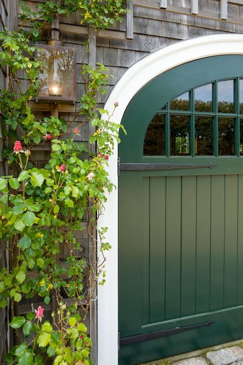 Dark Green Garage Door, Arch Garage Doors, Garage Curb Appeal, Arched Garage Doors, Exterior Garage Door, Carriage Style Garage Doors, Green Trellis, Garage Door Colors, Carriage House Doors