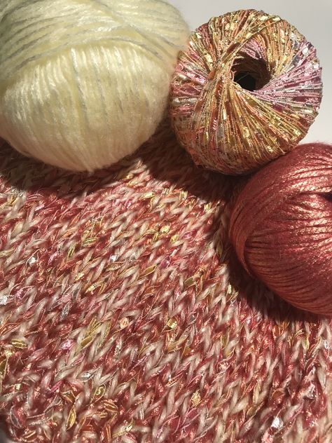 Round Loom Knitting, Yarn Color Combinations, Yarn Inspiration, Kawaii Crochet, Thread & Yarn, Crochet Shoes, Yarn Projects, Knitting Accessories, Loom Knitting