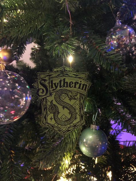 Slytherin Christmas Aesthetic, Slytherin Christmas, Hogwarts Christmas, Creek South Park, Slytherin Aesthetic, Christmas Aesthetic, Wallpaper Ideas, South Park, Hogwarts