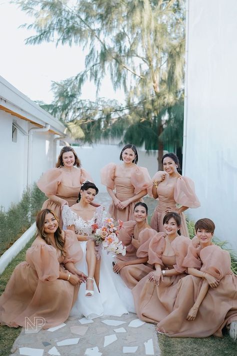 Filipino Wedding Dress Traditional, Glaiza De Castro Wedding, Bridesmaid Dresses Philippines, Filipiñana Bridesmaids, Tropical Filipiniana Wedding, Filipiniana Wedding Dress Bridesmaid, Modern Filipiniana Bridesmaid Dress, Filipiñana Wedding Gown Modern, Wedding Gown Filipiniana