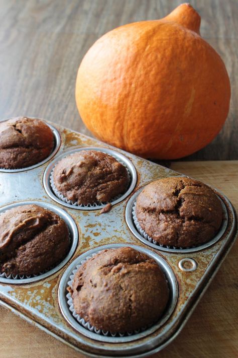 Kuri Squash Recipe, Wholesome Lifestyle, Red Kuri Squash, Squash Muffins, Winter Breakfast, Baking Goods, Squash Recipe, Sweet Meat, Muffin Recipe