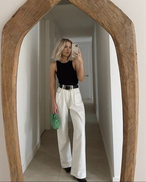 Slacks Outfit, Laura Jade Stone, Business Casual Summer, Work Fits, Elegante Casual, Jade Stone, Business Casual Outfits, Mode Inspiration, Casual Summer Outfits