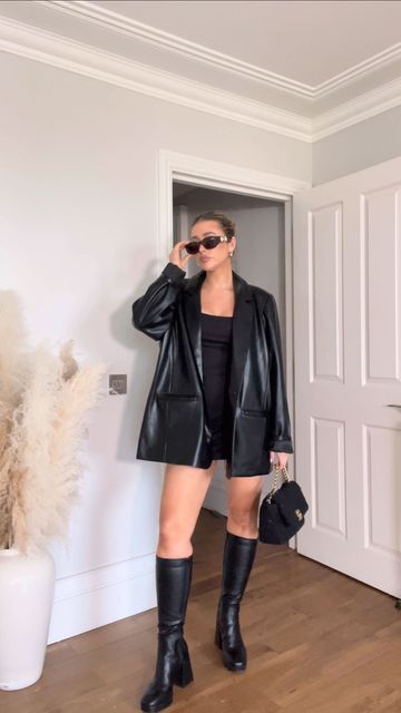 Hailey Bieber Looks, Leather Blazer Outfit, Hailey Bieber Outfits, Outfit Links, Hailey Bieber Style, Her Outfits, Blazer Outfit, Office Attire, Neutral Fashion