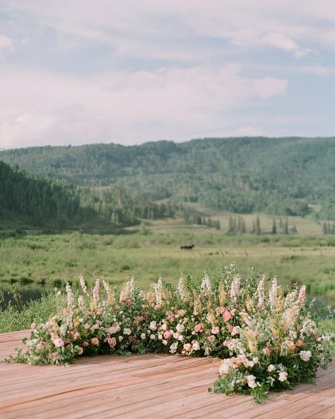 Venue-Inspired Arches Wedding, Floral Arches, Ceremony Details, Wedding Ceremony Ideas, Wedding Ceremony Arch, Flowers And Greenery, Ceremony Design, Grass Wedding, Wedding Altars