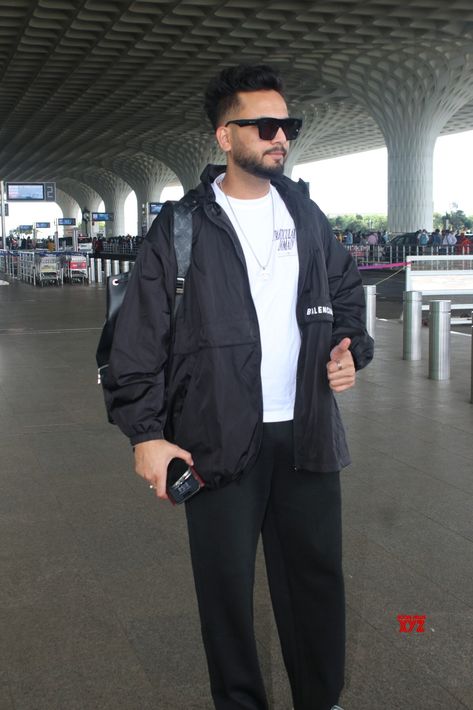 Elvish Yadav Spotted At Airport In Mumbai Departure - Gallery #ElvishYadav #Airport #Mumbai Elvish Yadav Photos, Rao Sahab, Elvish Yadav, Holi Colors, At Airport, Marvel Superhero Posters, Marvel Superhero, My Photo Gallery, Bollywood News