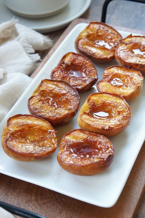 Smoked Peaches on the Traeger Smoked Peach Cobbler Recipes, Smoked Peaches Dessert, Smoked Deserts Recipes, Smoked Peaches, Smoked Corn, Grilled Peaches Recipe, Meat Smoker, Smoked Food, Pellet Grill Recipes