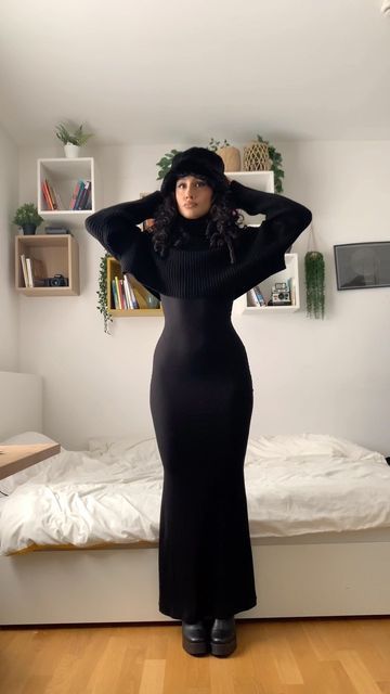 Skims Dress Outfit Ideas Casual, Date Outfit Black, Elegant Black Dress Outfit, Cute Fall Dresses Casual, Styling Long Dresses, Styling Long Black Dress, Shoes With Long Dress, Long Sleeve Skims Dress Outfit, How To Style Maxi Dress