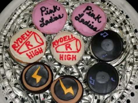 Grease themed cupcakes! Grease The Movie, Grease Themed Parties, Movie Cupcakes, Grease Theme, Wrestling Costumes, Grease Party, Fabulous 50s, Grease Is The Word, Grease Musical