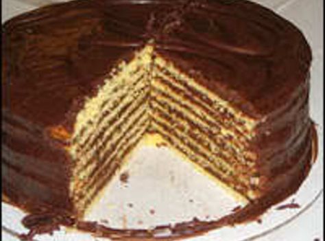 Barbara's 10-Layer Chocolate Cake - Dee Dee's  I've had a cake like this and it was to die for.  Can't wait to try this recipe! Smith Island Cake, Fudge Icing, Island Cake, Homemade Fudge, Chocolate Layer Cake, Chocolate Icing, Yellow Cake, Köstliche Desserts, Chocolate Frosting