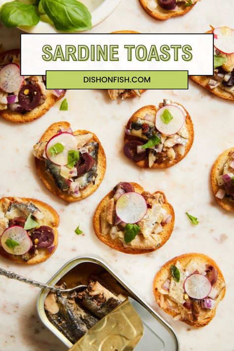 Which means your guests will get more than a great-tasting appetizer when you whip these up for your next gathering. They’ll get a little health pick-me-up too! And you don’t have to limit sardine toasts for party time—we love them as an energizing after-school snack, post-workout nosh or light lunch as well! Bruschetta Ideas, Sardine Toast, Appetizers Seafood, Healthy Seafood Dishes, Horderves Appetizers, Sardine Recipes, Pizza Appetizers, Healthiest Seafood, Easy Seafood Recipes