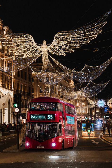 Christmas In Oxford, London Christmas Lights Aesthetic, Christmas In London Photography, England At Christmas, London During Christmas Aesthetic, Christmas Time In London, London England Christmas, London Christmas Pictures, London November Aesthetic