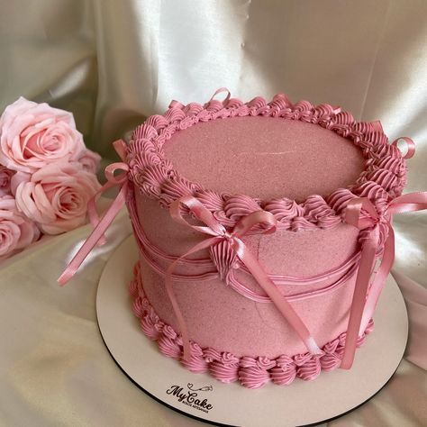 Vintage pink💝 #mycake #cakedesign #vintagecake Pink Vibes, Vintage Cake, Vintage Pink, Cake, Pink