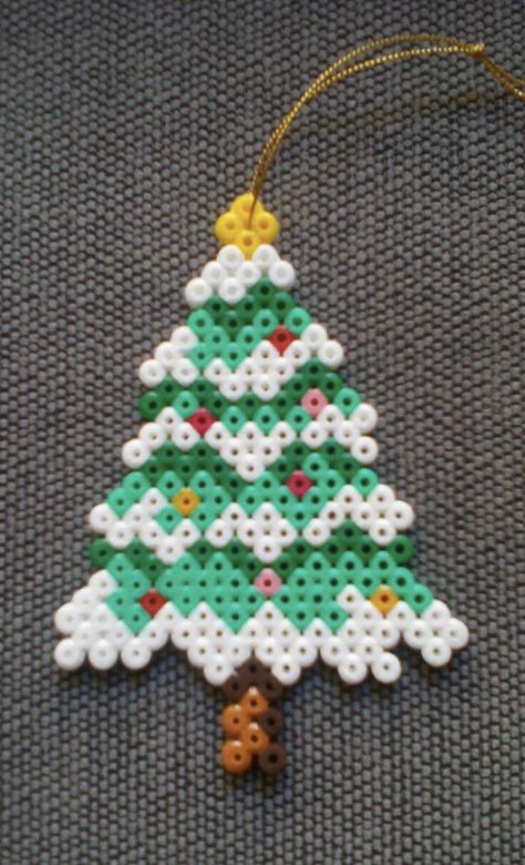 Bead Art Christmas, Xmas Beads Diy Christmas, Xmas Perler Beads, Christmas Tree Perler Bead Patterns, Melty Beads Ideas Christmas, Hama Beads Christmas Tree, Christmas Tree Hama Beads, Fuse Bead Ornaments, Perler Christmas Tree