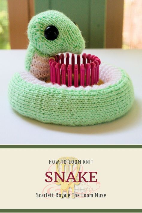 Click to learn how to loom knit this cute snake on any 24 peg loom!!! Great Video Tutorial!!! #loomknitting Round Loom Knitting Projects, Circle Loom Projects, Knitted Snake, Knit Snake, Loom Knitting Patterns Free, Loom Animals, How To Loom Knit, Loom Knitting For Beginners, Circle Loom