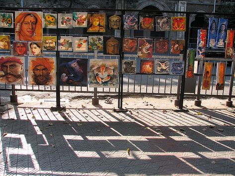 The pavement gallery outside the Jehangir Art Gallery, Mumbai Mumbai Art Gallery, Jehangir Art Gallery Mumbai, Mumbai India Travel, Art Gallery Mumbai, Things To Do In Mumbai, City Of Dreams, Gallery Of Modern Art, India And Pakistan, Instagrammable Places