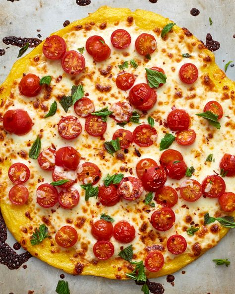 Polenta Crust, Polenta Pizza, 5 Dinners, Salty Recipes, Polenta Recipes, Easy Vegetarian Dinner, Meatless Recipes, Ideal Protein, Crust Pizza