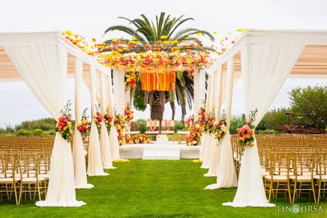 Indian Wedding Lawn Decor, Tamil Wedding Mandap, Wedding Lawn Decorations Indian, Outdoor Wedding Indian, Wedding Venues Usa, Pithi Decoration, Tamil Wedding Decoration, Indian Wedding Theme Ideas, Shaadi Decoration