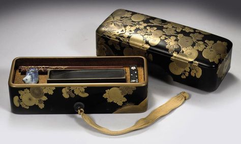 19th Century Interior, Japanese Lacquer, Japanese Lacquerware, Japanese Calligraphy, Japan Culture, Ukiyo E, Japanese Porcelain, Tea Caddy, Japanese Crafts