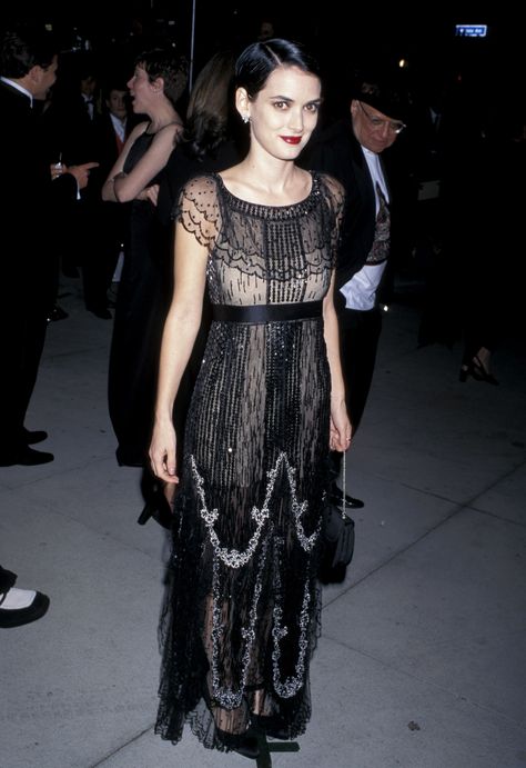 Winona Ryder’s Red Carpet Style—from '90s It girl to "Stranger Things“ Star… Winona Ryder Style, Oscars Dresses, Vestidos Oscar, 90s Fashion Icons, Oscars Red Carpet Dresses, Fashion Guys, Winona Forever, Fashion 1990s, Diy Outfits