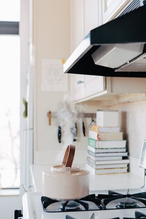 Our Readers' 8 Best Tips for Peacefully Sharing a Kitchen with Roommates — Reader Intelligence Report Best Dishwasher, Cake Walk, Minimalist Interior Design, Minimalist Interior, Kitchen Items, Clean Kitchen, Cleaning Solutions, Dream Kitchen, Kitchen Room