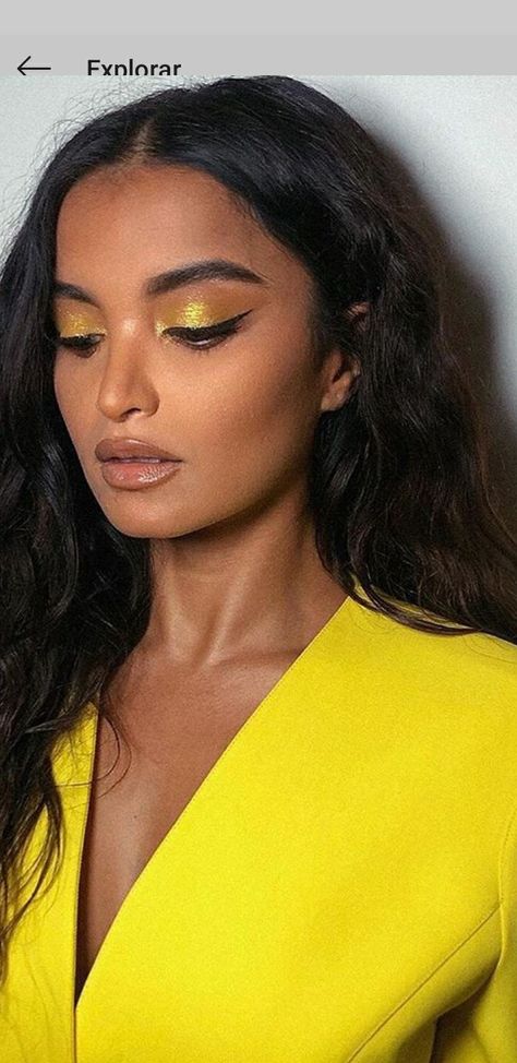 Yellow Eye Looks, Yellow Dress Makeup, Yellow Eyeshadow Looks, 80s Eye Makeup, Unicorn Makeup Halloween, Yellow Lipstick, Brown Makeup Looks, Yellow Eye Makeup, Yellow Makeup