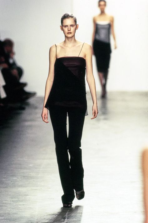 90s Chic, 90s Minimalism, Minimalistic Outfits, Stella Tennant, 90s Looks, Calvin Klein Collection, 90s Outfit, Runway Collection, Minimal Fashion