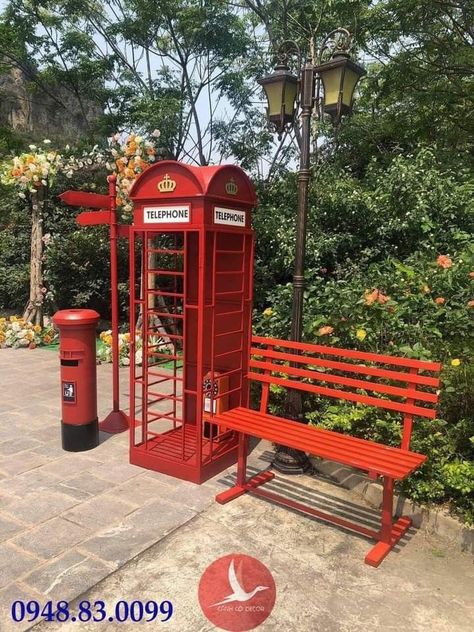 London Theme Parties, London Phone Booth, Cardboard City, London Theme, Selfie Wall, Flower Garland Wedding, Booth Decor, Event Booth, Stage Set Design