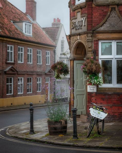 Hidden Beauty Bridlington Old Town, East Riding of Yorkshire, England. World Pic, British Cottage, Pic Art, East Riding Of Yorkshire, Hidden Beauty, Yorkshire Dales, Yorkshire England, London Calling, Village Life