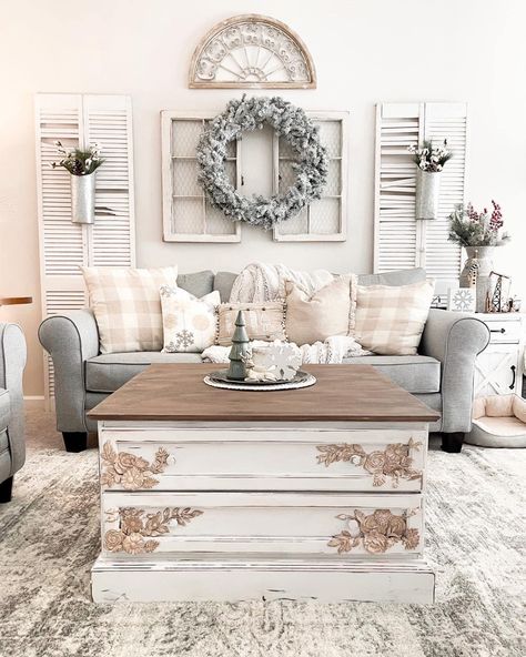 Chabby Living Room, Rustic Farmhouse Living Room Decor French Country Shabby Chic, Shabby Chic Decor Living Room Farmhouse, Sitting Dining Table, Grand Millennial Living Room, Country Chic Living Room, Farmhouse Chic Living Room, Home Lounge Room Bar, Dining Table Ideas