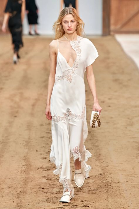 Resort Fashion, Abaya Fashion, Runway Collection, Fall 2023, Dress With Lace, Bobby Brown, Millie Bobby Brown, Fashion Show Collection, Lace White Dress