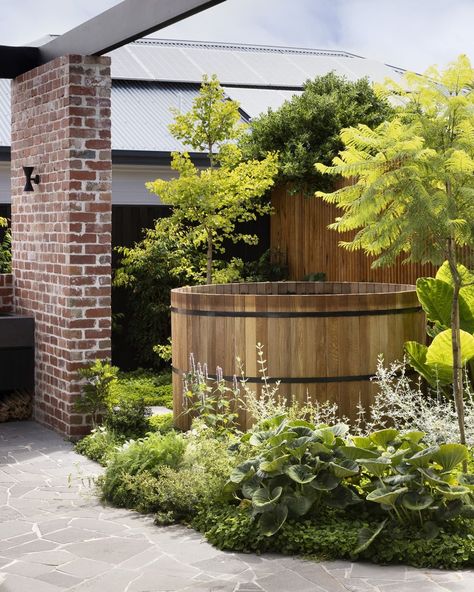 Hot Tub Landscaping, Cedar Hot Tub, Relaxing Backyard, Outdoor Tub, Hot Tub Garden, Front Garden Design, Outdoor Bath, Australian Garden, Outdoor Spa