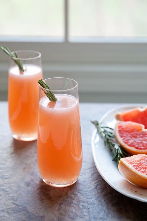 "If you can find it, this recipe works beautifully with Pedrino, an alcoholic tonic water that has Pedro Ximinez sherry added to it."– Mikul Kaylan, brand ambassador at Martin Miller'sMikul's Recipe:Mix 50ml of gin with a splash of pink grapefruit juice and then top with either Pedrino alcoholic tonic or regular tonic water and a splash of sherry. Garnish with rosemary and pink grapefruit. Gin Mixed Drinks, Grapefruit Gin And Tonic, Grapefruit Cocktail Recipes, Tonic Cocktails, Rosemary Cocktail, Grapefruit Cocktail, Cocktail Bitters, Juicer Recipes, Vegetable Drinks