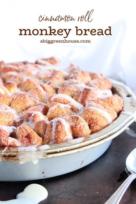 Cinnamon Roll Monkey Bread- Big Green House Monkey Bread No Bundt Pan, Sweet Breakfast Casserole, Cinnamon Roll Monkey Bread, Pillsbury Cinnamon Rolls, Breakfast Pizza Recipe, Cinnamon Roll Casserole, Baked Breakfast Recipes, Cinnamon Roll Dough, Bread Breakfast