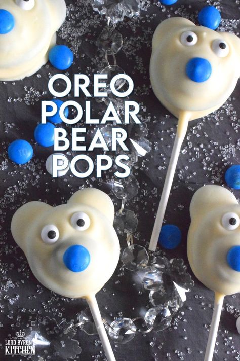 These adorable Oreo Polar Bear Pops are such a delight to make! This assembly-type recipe comes together quite easily and is a perfect holiday treat for the whole family, so get your kids involved too! No baking required; all you need to do is melt the chocolate and you're ready to go! #oreo #pops #polarbear #treat Xmas Cookie, Most Pinned Recipes, Oreo Pops, Party Pops, Canadian Food, Xmas Cookies, Food Group, Pie Cake, Food Pin