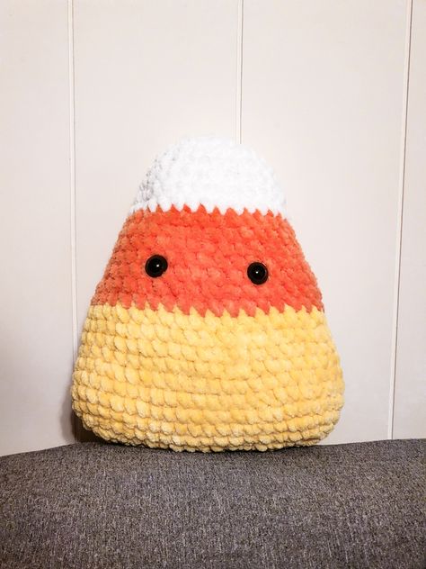 Crocheted candy corn plushie Many different color options- message me with any requests and questions! Pattern by Little Baby Rory Crafts Crochet Candy Corn Pillow, Halloween Crochet Plushies, Corn Plushie, Candy Corn Pillow, Crochet Candy Corn, Yarn Projects Crochet, Crochet Candy, Crochet Pour Halloween, Disney Crochet Patterns