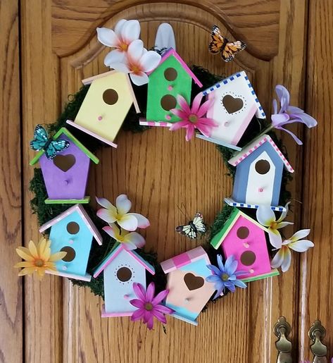 Birdhouse Wreath Ideas, Dollar Tree Birdhouse Crafts, Seniors Crafts, Spring Wreath Ideas, Birdhouse Wreath, Hydrangea Wreath Diy, Birdhouse Ideas, House Wreath, Hand Painted Birdhouses