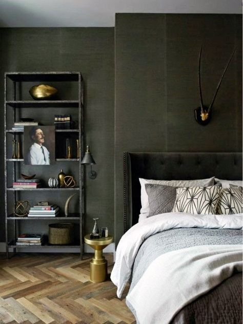 Simple Bedroom Designs For Men Men's Bedroom Design, Green Bedroom Walls, Soho Loft, Simple Bedroom Design, New York Loft, Moody Bedroom, Dark Bedroom, Mens Bedroom, Casa Vintage