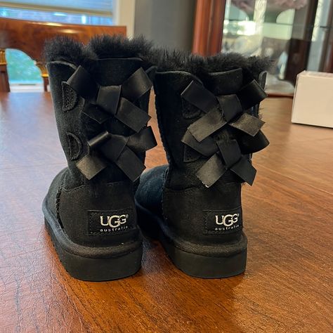 Brand New Ugg Black Boots With Bows Size 9- No Box; Not Used, So Cute, Has Been Sitting In Closet For A Year So A Little Dusty Otherwise Brand New Uggs With A Bow, Black Uggs With Bows, Dark Fall Outfits, Black Uggs Outfit, 2010 Accessories, Ugg Black Boots, Boots With Bows, Uggs Slippers, Bow Ugg