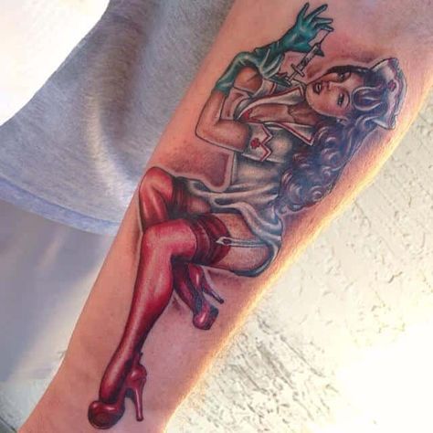 History of Pin Up Girl Tattoo Designs The idea of the pin up girl has been around for ages. It is a timeless trend that captures the ideal American girl in various states of undress… Pin Up Girl Tattoo, All Black Tattoos, Nurse Tattoo, Sick Tattoo, Tattoos Skull, Pin Up Tattoos, Tattoo Girl, Tattoo Designs For Girls, Top Tattoos