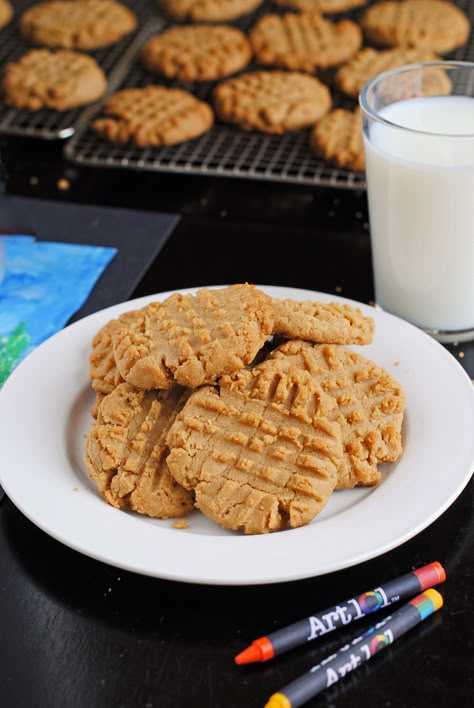 Peanut Butter Cookies with Coconut Oil. ☀CQ #glutenfree Cookies With Coconut Oil, Avalanche Cookies, Cookies With Coconut, Gluten Free Peanut Butter Cookies, Gluten Free Peanut Butter, Coconut Oil Recipes, Butter Cookies Recipe, No Dairy, No Gluten